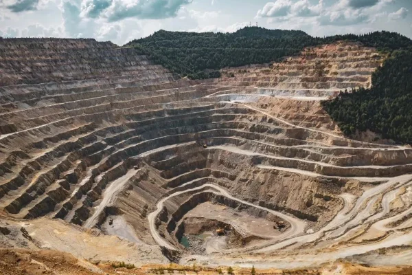 La importància i la gestió de la seguretat del cianur de sodi a la indústria minera