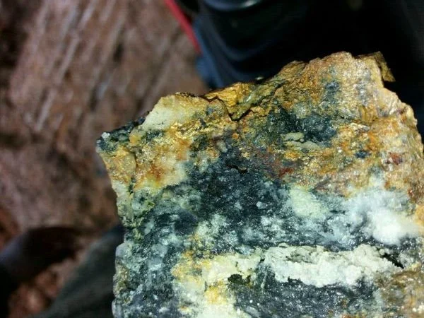 Cyanidatie-uitloogtechnieken voor goudertsen met een hoog zwavel- en arseengehalte